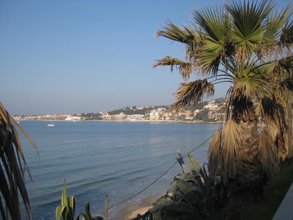 50M Plage T2 Grande Terrasse Vue Mer Climatise Piscine Chauffee, Parking Clos Gratuit Sanary-sur-Mer Eksteriør billede